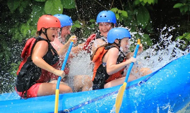 Whitewater Rafting Savegre Class II-III plus Waterfall Manuel Antonio 
