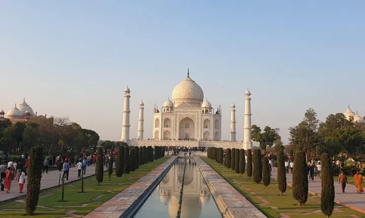 All Inclusive Taj Mahal tour by Gatiman train from Delhi