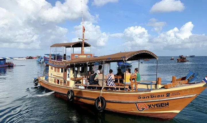 Premium Snorkel Tour to the Bays of Koh Tao onboard the Oxygen