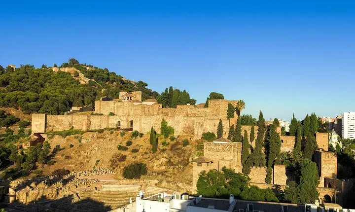 Private Tour Historical Center and Alcazaba of Malaga with tickets