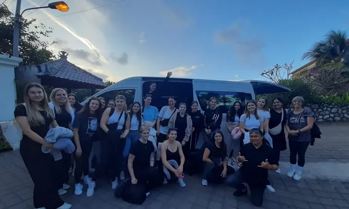 Bali Airport to/from Hotel by Minibus up to 14 pax, Price per car