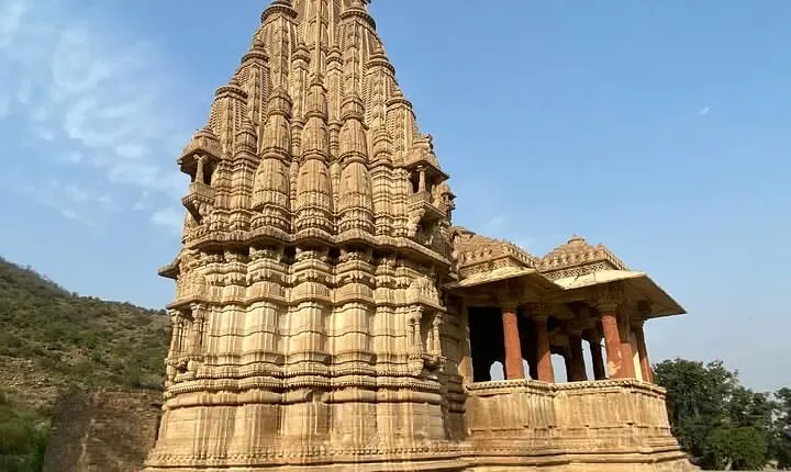 Guided Tour: India's Most Haunted Village-Bhangarh With Entry Fee