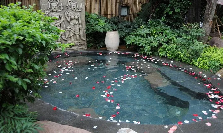 Private Day Trip: Outdoor Hot Spring Experience and Mutianyu Great Wall