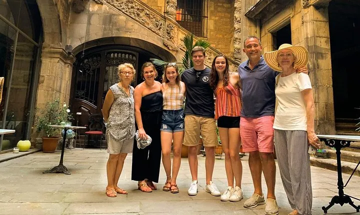 Tapas, Wine and Flamenco Private Tour in Barcelona