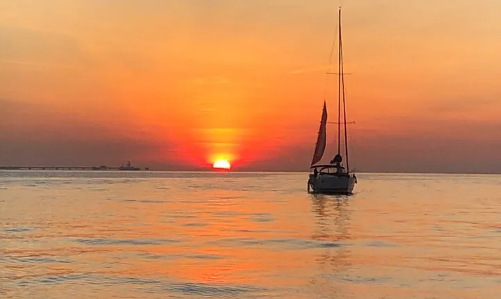 Lisbon Private Luxury Boat Tour with Welcome Drink