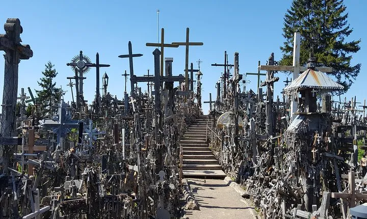 Tour from Riga - Vilnius via Bauska, Rundale, The Hill of Crosses