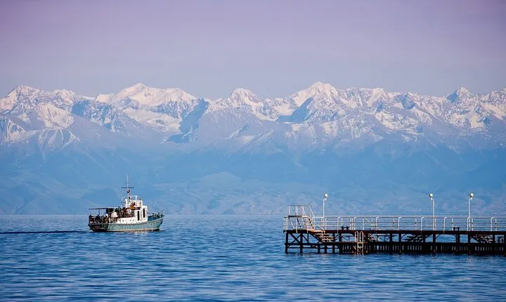 One-day adventure to the stunning Issyk Kul lake
