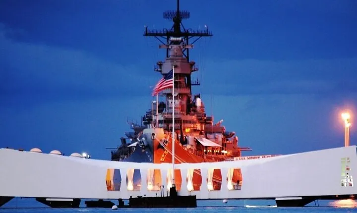 Private Pearl Harbor USS Arizona and USS Missouri