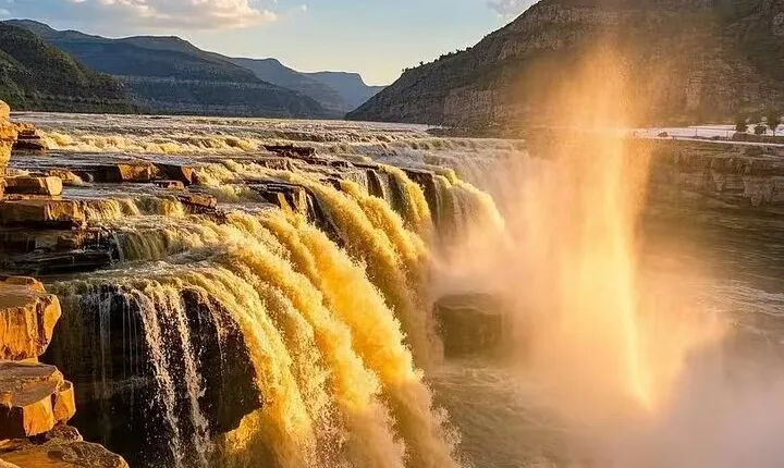 Day Trip to Hukou Waterfall and Dangjiacun Folk Village