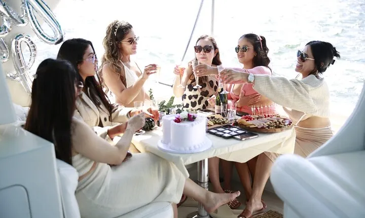 Romantic private night yacht (1 ticket covers 1-6 ppl)