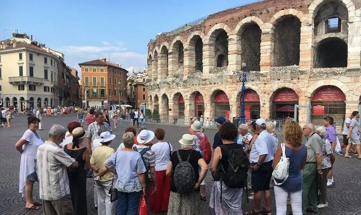 Verona city Tour with Official guide - not double languages