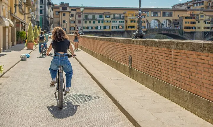 Explore Florence by E-Bike Tour with Gelato & Optional Lunch