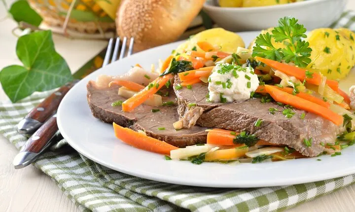 Traditional Austrian Food with Vienna Old Town Private Tour