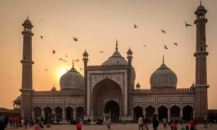 Agra and Beyond: 2-Day Taj Mahal, Fatehpur Sikri, and Delhi Tour