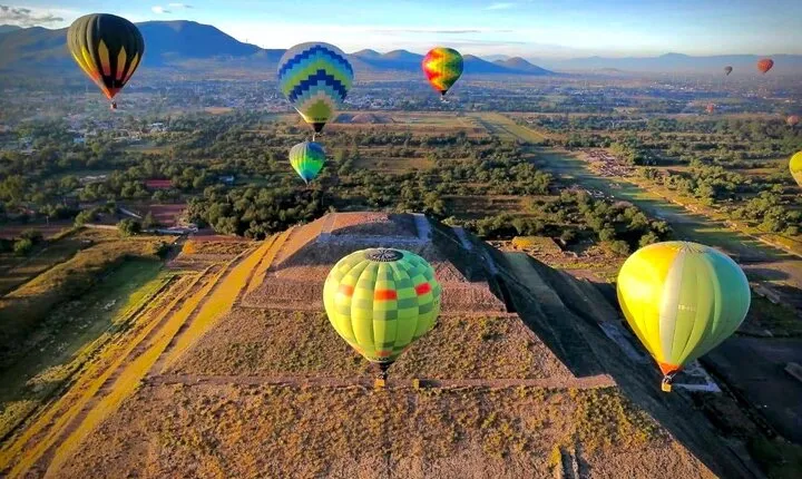 Teotihuacan balloon flight