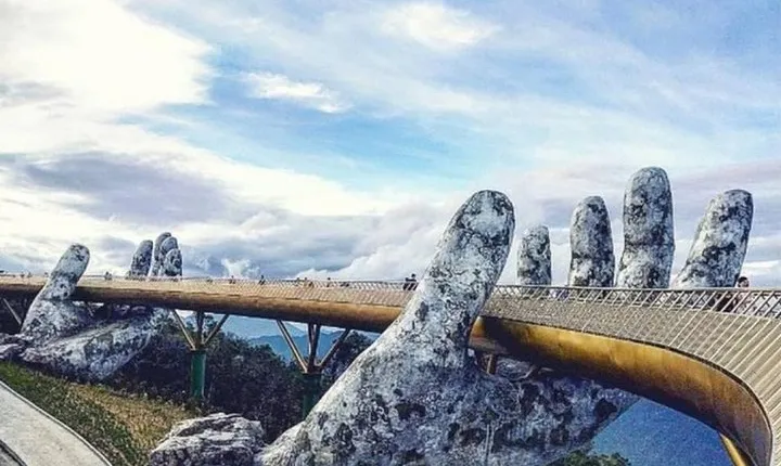 Hue-Golden Bridge-Hoi An/ Da Nang car Transfer or Vice Versa
