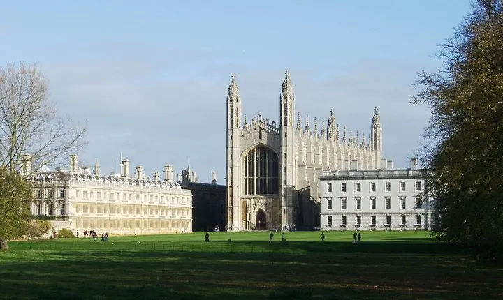 Arrival or Departure Private Transfer: London Heathrow Airport to Cambridge