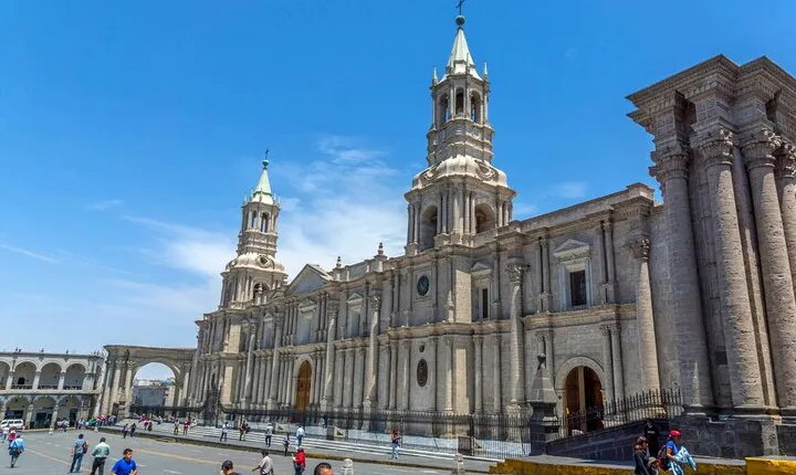 Walking Tour through the Historic Center of Arequipa