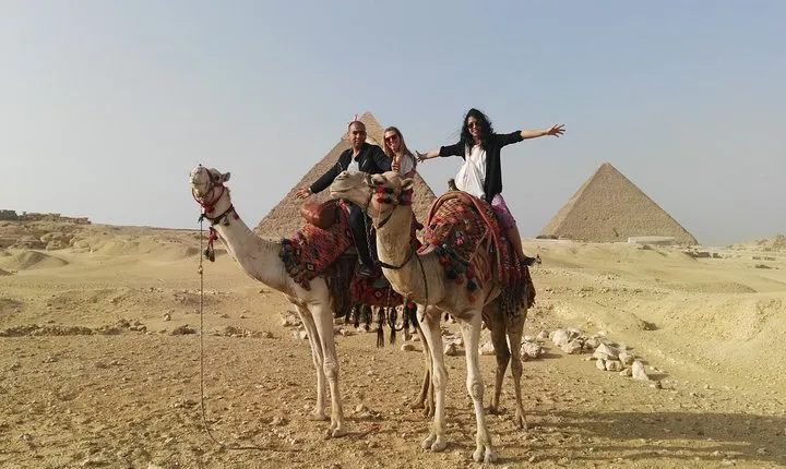 Private Tour to Giza Pyramids, Sphinx with Camel Ride and Lunch