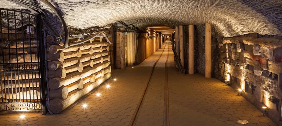 Krakow: Cruise on the Vistula River and Wieliczka Salt Mine Group Tour