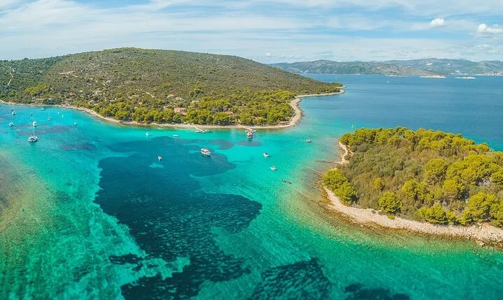 Blue lagoon & Shipwreck - Private half day tour from Split town