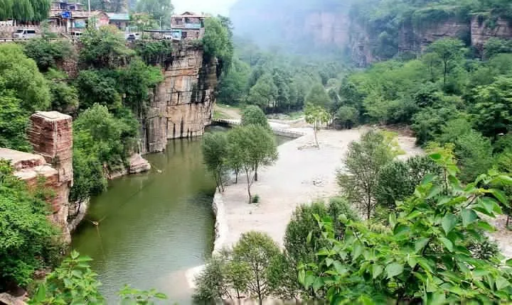 Private Independent Tour to Guoliangcun from Luoyang