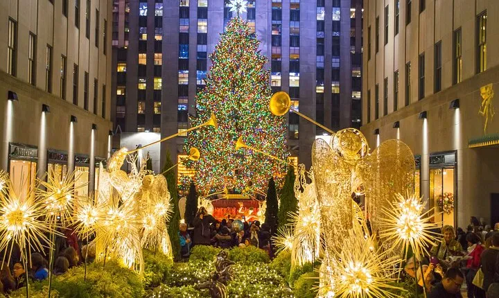 Magical Midtown Holiday Tour: Donuts, Lights & Hot Chocolate