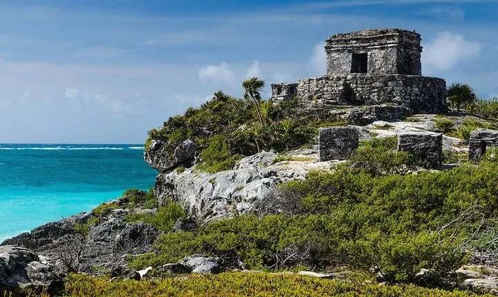 Live this unique experience Tulum, Sacred cenotes & sculpture visit.