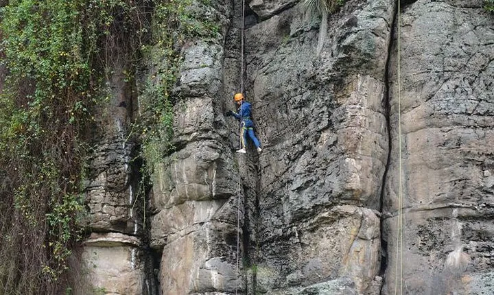 Climbing and rappelling in Suesca (Close to Bogotá)
