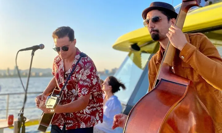 Sunset Catamaran Cruise with Live Music in Barcelona