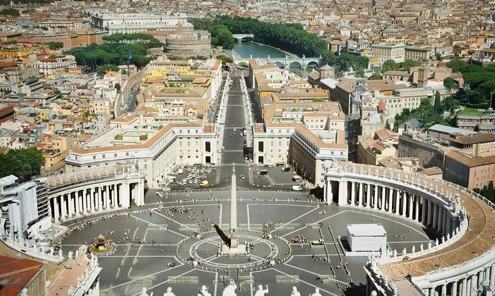 VIP Guided Tour Rome Colosseum, Vatican Museums, lunch included