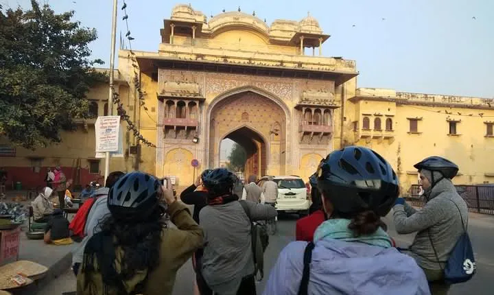 Small-Group Early Morning Pink City Bike Tour