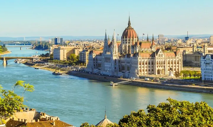Budapest Danube River Cruise with Old Town Walking Tour