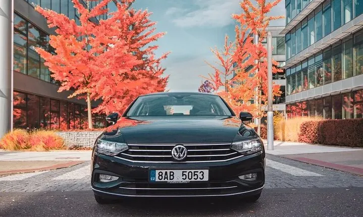 From Prague to Budapest - Private Transfer by LIMOUSINE 3+1pax