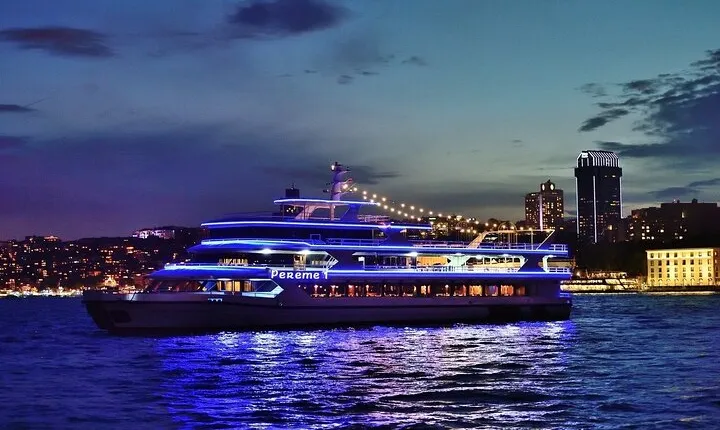 Bosphorus Dinner Cruise with Turkish Night Show from Istanbul