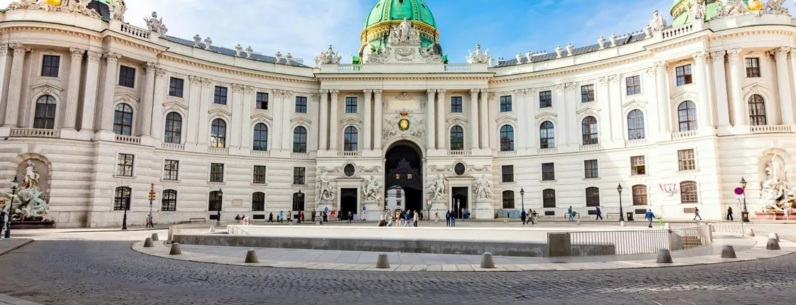 Skip-the-Line Sisi Museum, Hofburg and Gardens Tour Vienna in Spanish