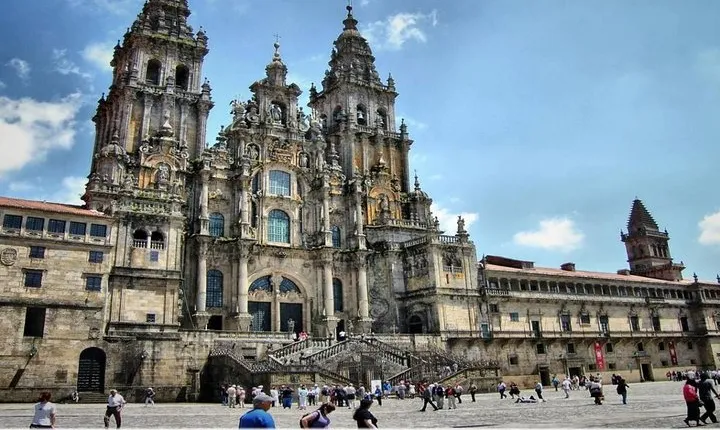 Santiago de Compostela & Valença do Minho - from Porto