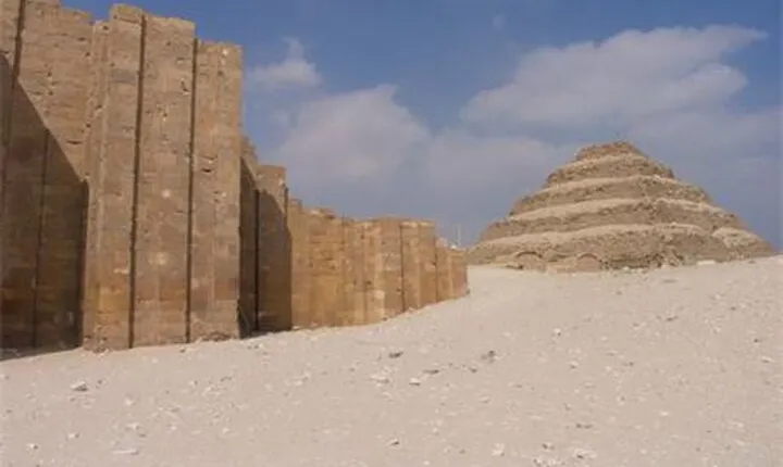Cairo Day Tour to Memphis Sakkara & Dahshur Pyramids With Guide 