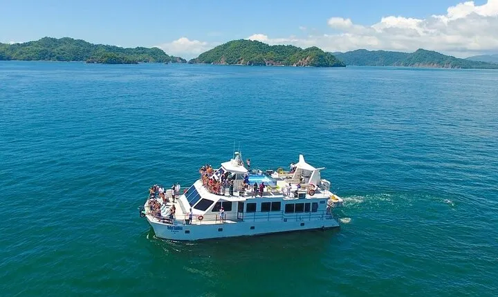 Full Day Tour to Tortuga Island from San José