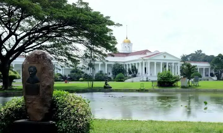 Botanical Garden And Miniature Park Of Indonesia Tour