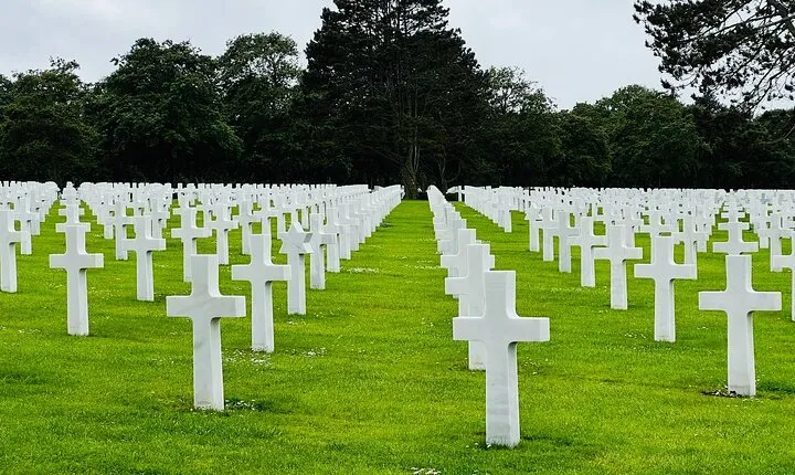 Private Tour from Paris: Mont-Saint-Michel & D-Day + Gift