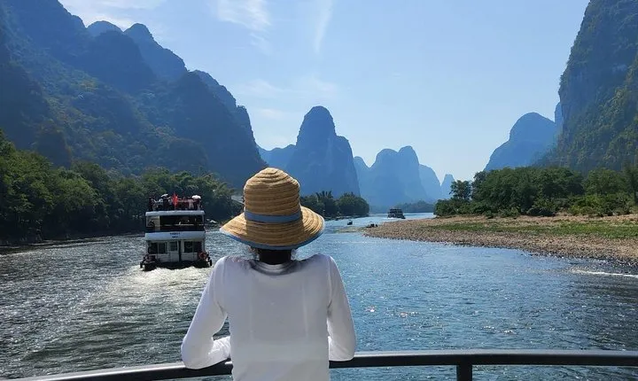 Full-Day Guilin Li-River Cruise with 4 star boat and Tea Plantation Private Tour