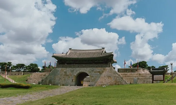 Suwon Hwaseong+Korean Folk Village+Starfield Library from Seoul