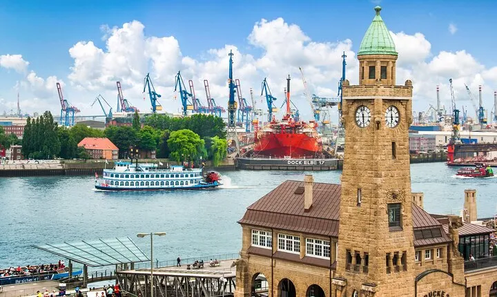 U Boot Museum and War History Private Tour in Hamburg