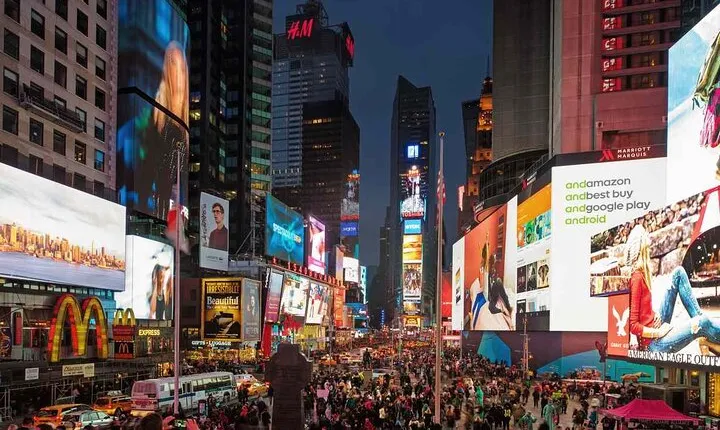 Interactive Mystery Hunt by Empire State Building in NYC