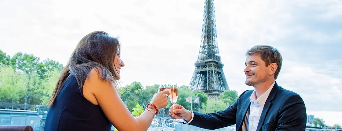 Paris Essential dinner cruise at 6.15pm