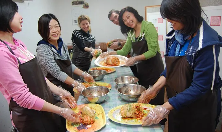 Korean Tea Ceremony and Kimchi Making Cultural Experience in Seoul