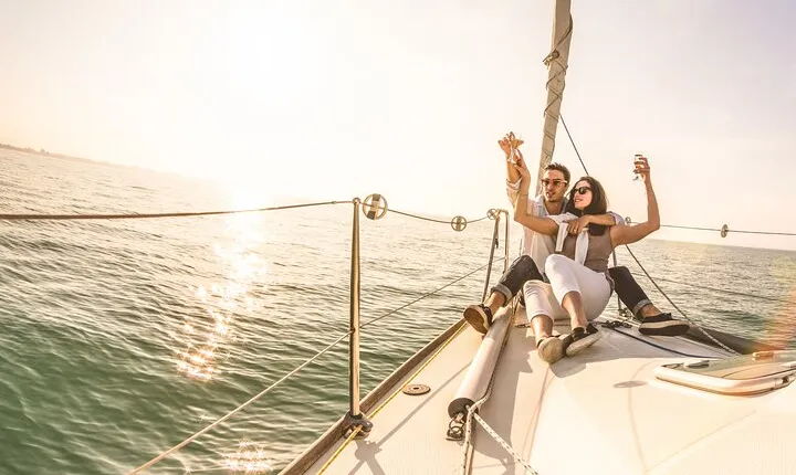Private Sailing Tour with Romantic Dinner in the Vigo Estuary