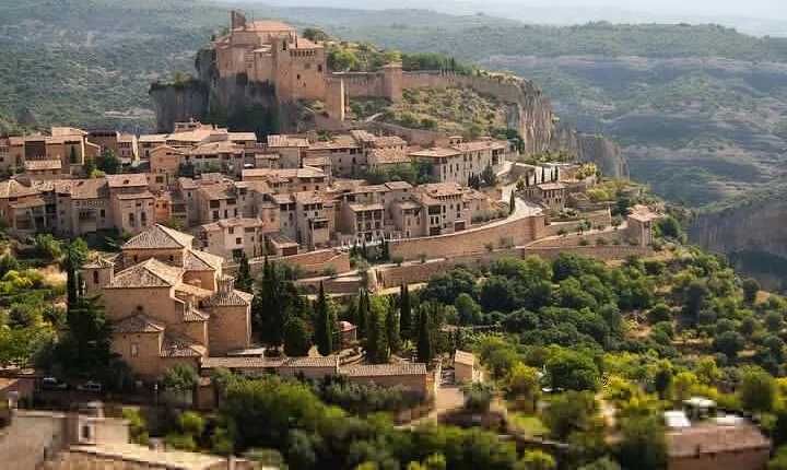 Full-day Somontano Wine Excursion and Visit Alquezar