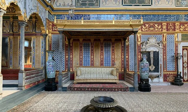 Topkapi Palace & Harem, Basilica Cistern, the Grand Bazaar Tour